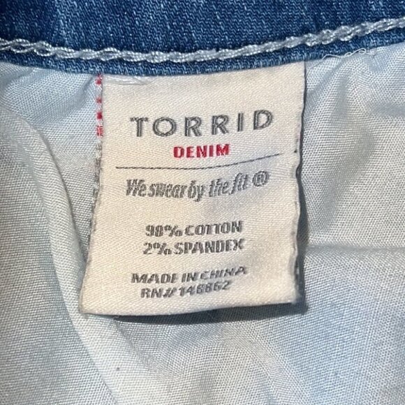 TORRID Light Wash Mid Rise Distressed Skinny Plus Size Jeans Size 12 - Picture 8 of 13